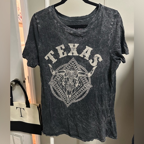 Hrt & Luv Tops - Black Mineral Washed Texas Graphic Short Sleeve Shirt size large